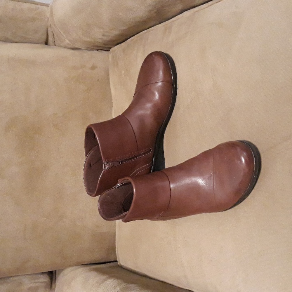 Clark's Leather Side Zip Comfy Ankle Cushioned Boots Womens 7.5 Medium Width